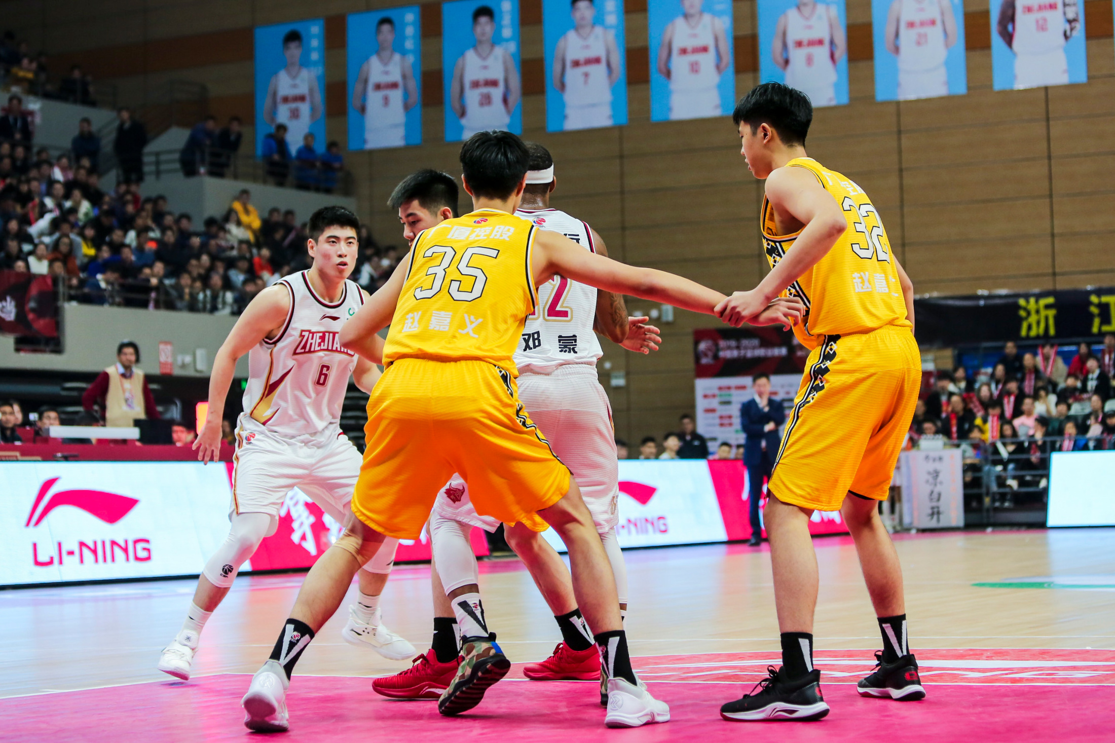 广厦男篮发布备战花絮，加时末段绝杀压哨，足总杯任务艰巨，轮换策略成焦点(广东宏远战广厦胜负发生逆袭)-爱游戏体育